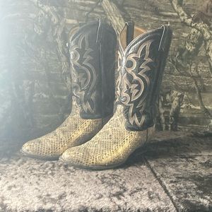Vintage Tony Lama Diamondback Rattlesnake skin cowboy boots, size 11